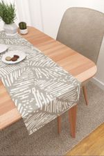 Vorschau Malete #3J von Lysel - Tischläufer in Cremeweiß Beigegrau